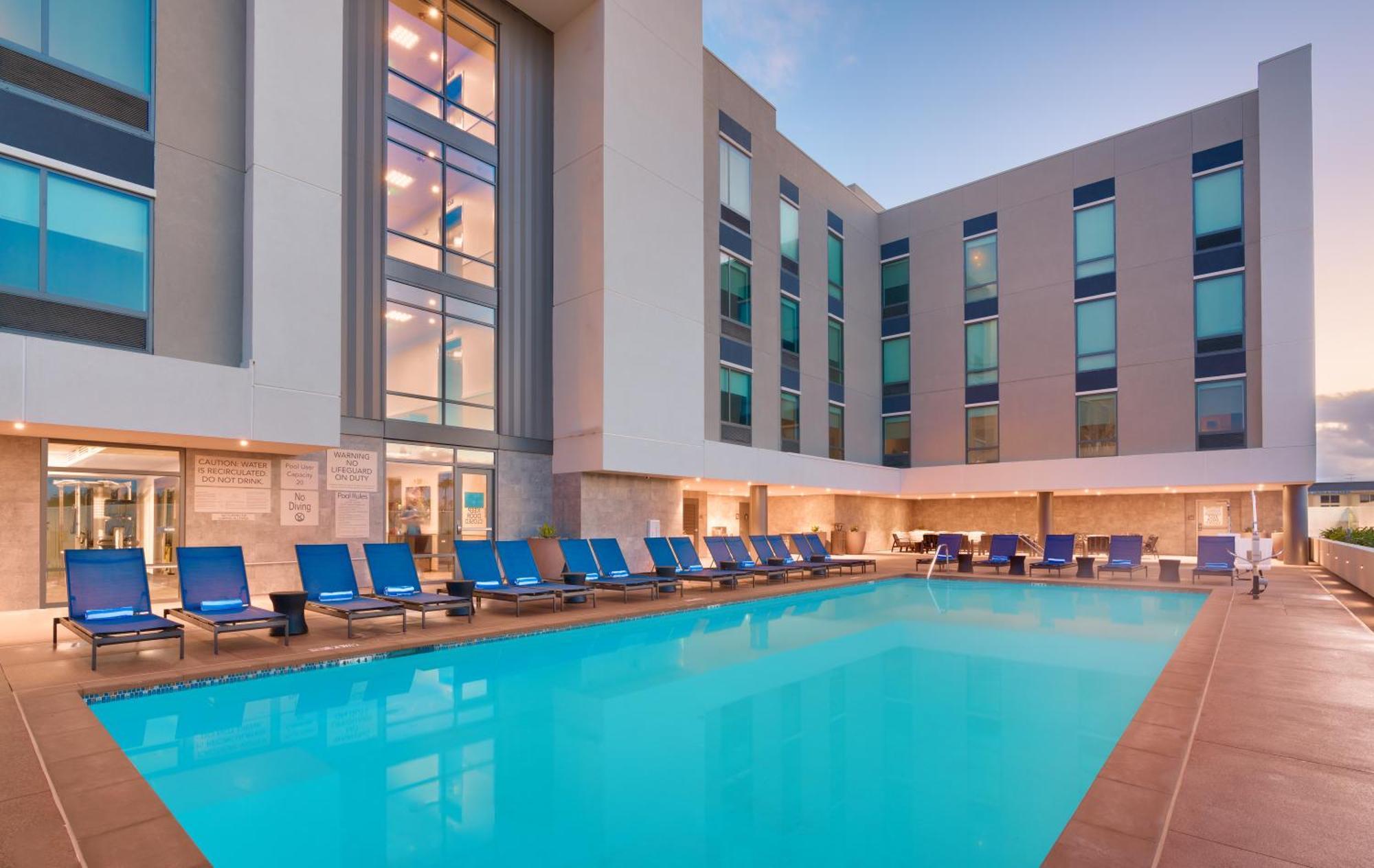Hotel Hampton & Convention Center Anaheim