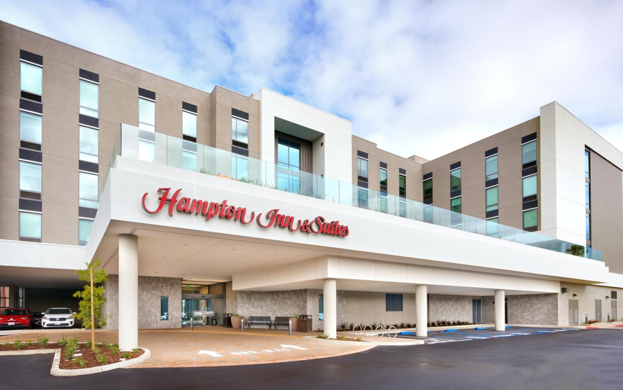 Hotel Hampton & Convention Center Anaheim