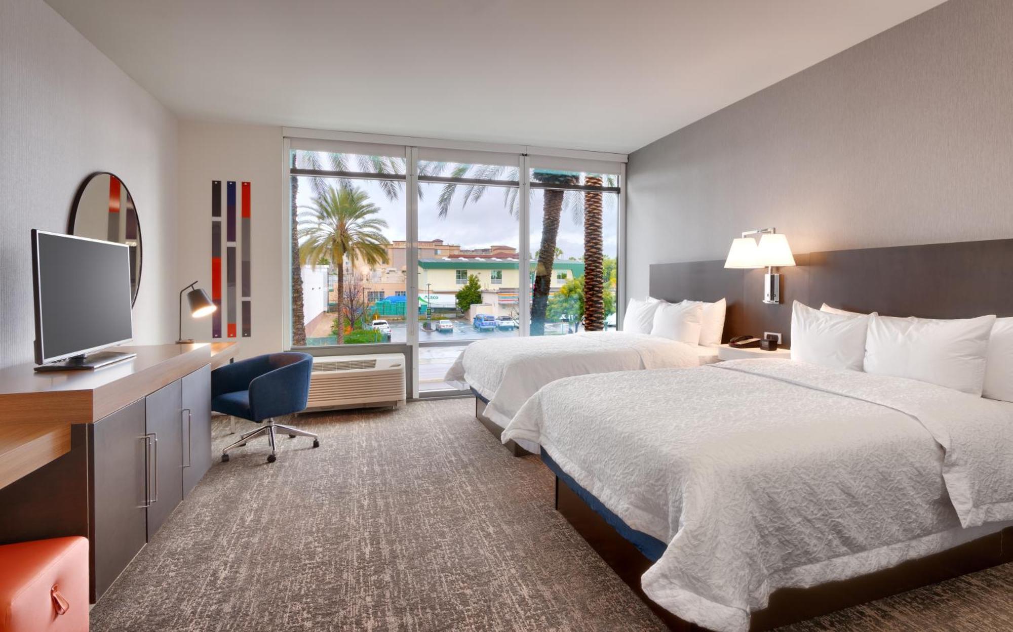 Hampton & Convention Center 3* Anaheim