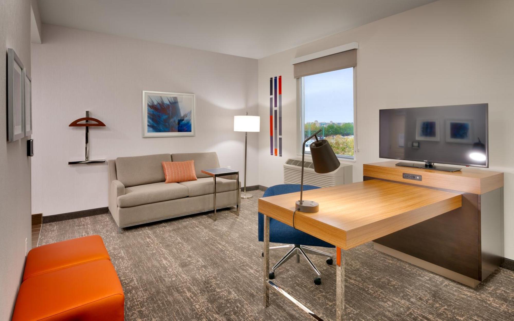 Hampton & Convention Center 3*