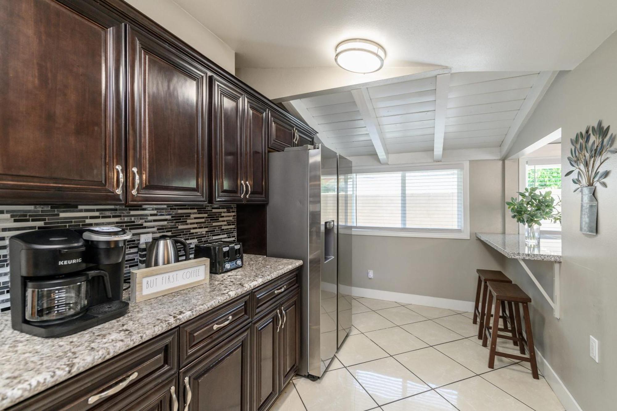 Disneyland Dream 5 Bedroom 3 Bath Theater Games Pool Table Holiday home Anaheim