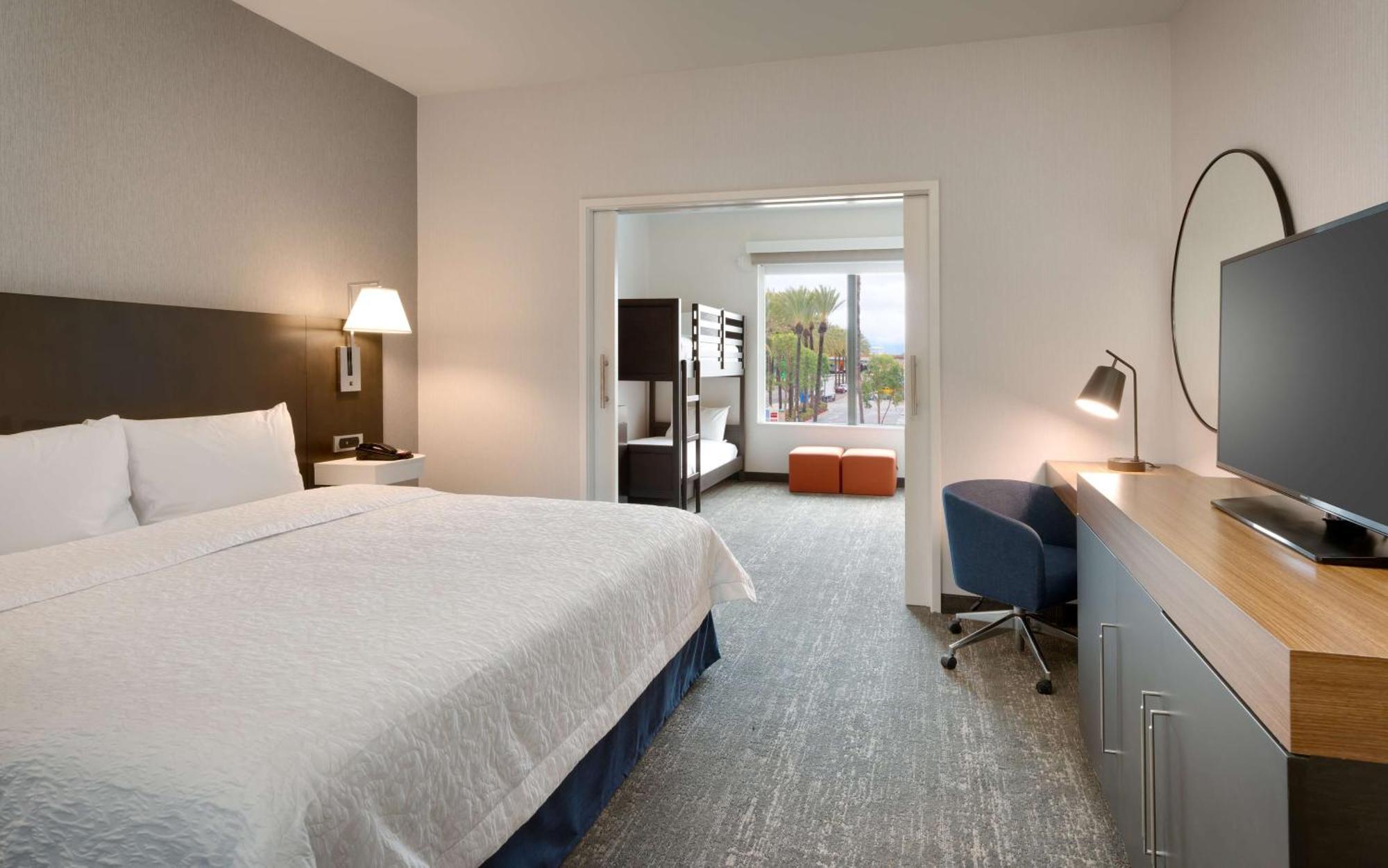 Hotel Hampton & Convention Center