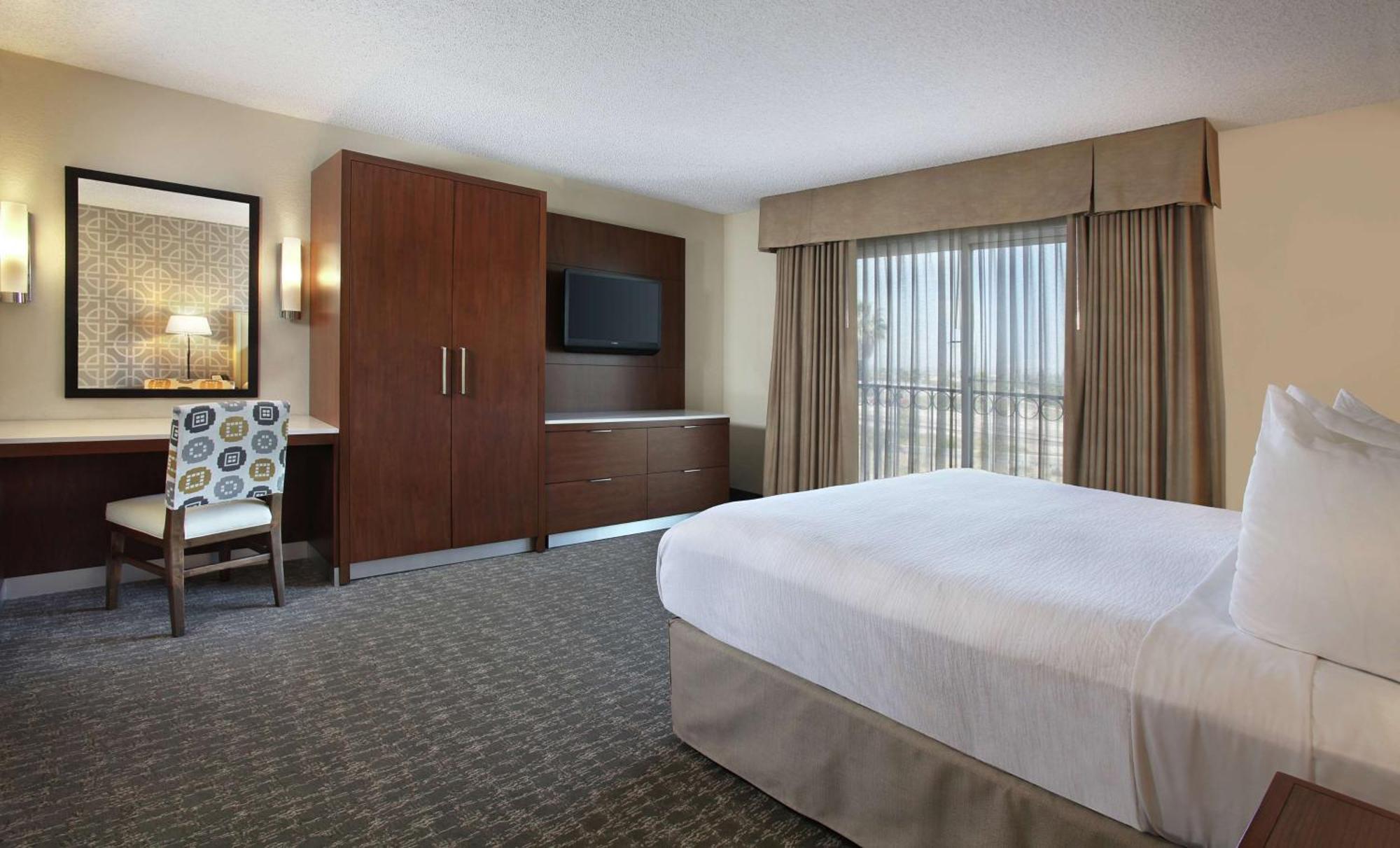 Hotel Embassy By Hilton North