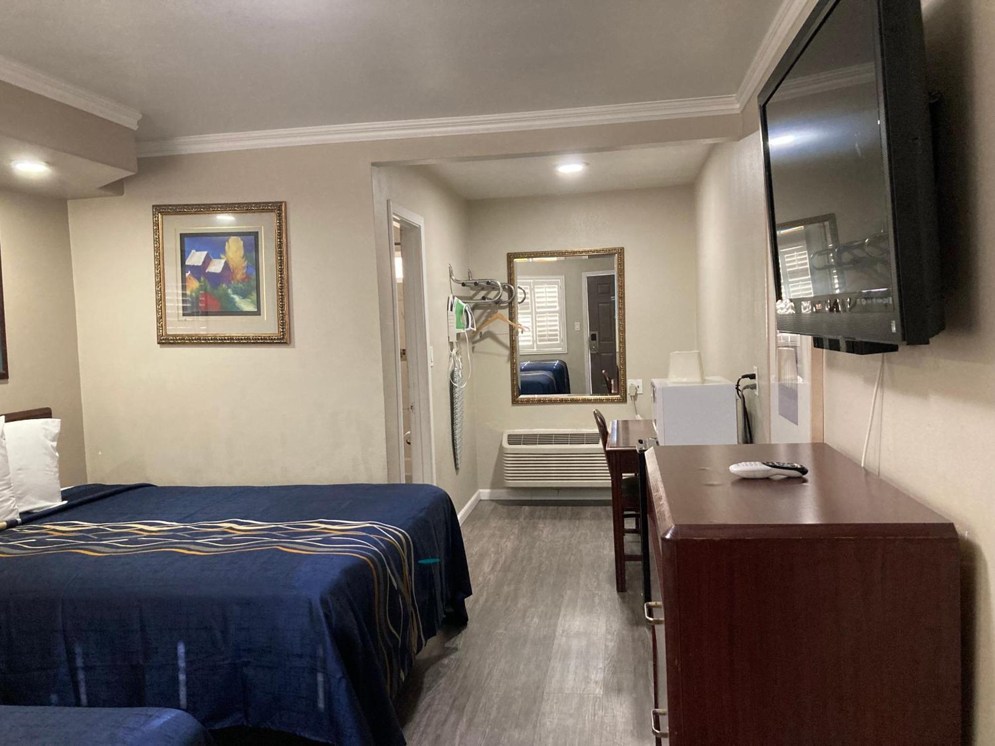 Motel Little Boy Blue 2*