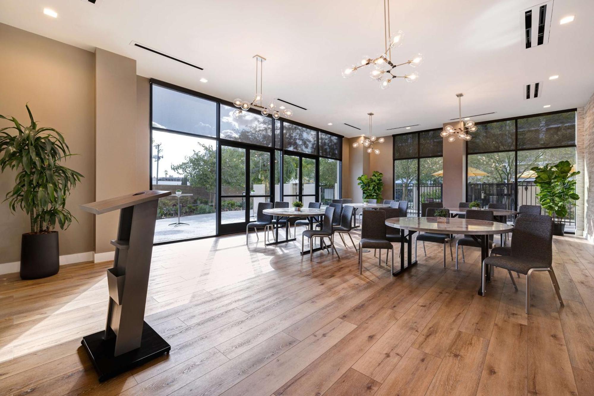 Home2 By Hilton 3*