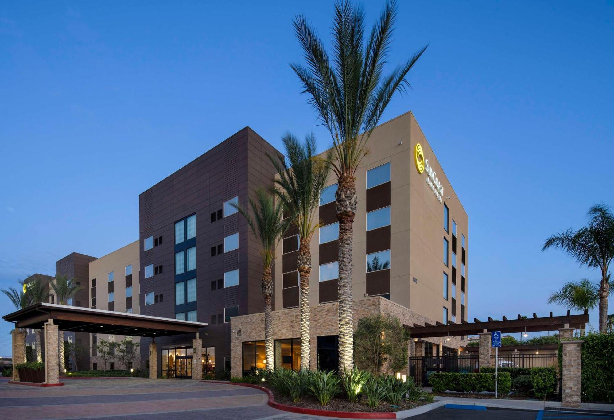 Hotel Suncoast Anaheim, Tapestry Collection By Hilton