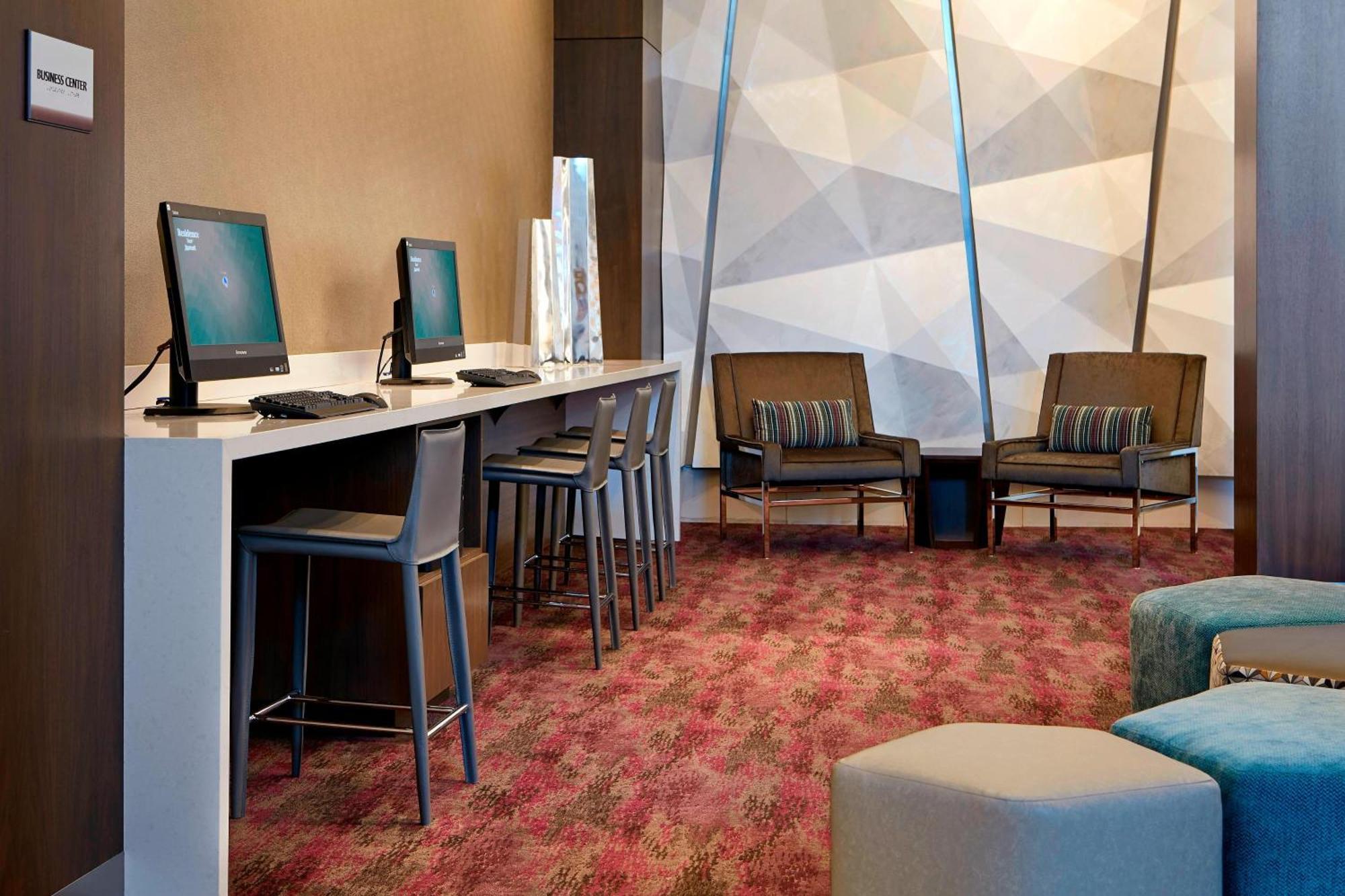 Hotel By Marriott At Resort/convention Center 3*