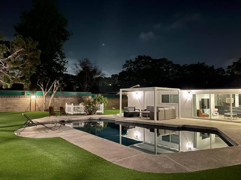 New Cheerful Villa, Pool, Spa, Mini Golf, Game Room, Fire Pit Next To Disneyland Anaheim