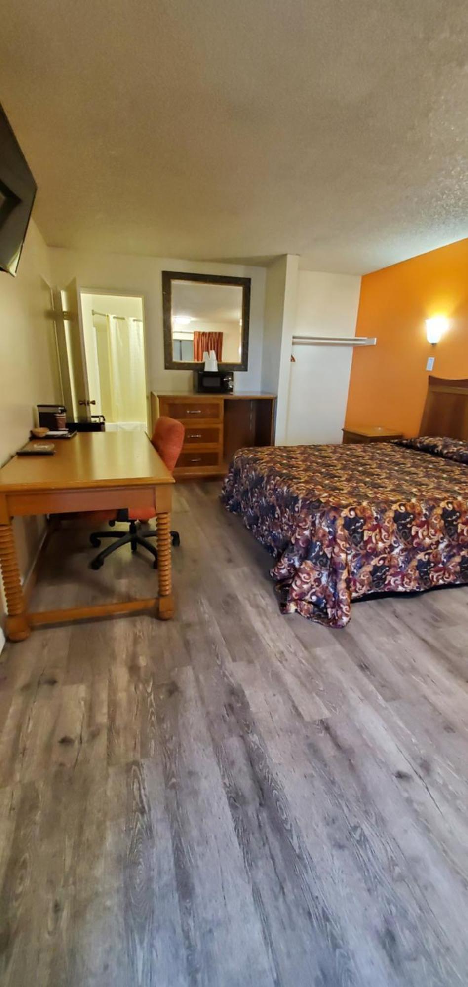 National Motel 2*