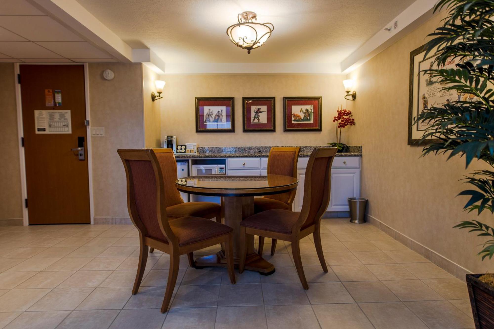 Hotel Howard Johnson By Wyndham & Water Playground Anaheim