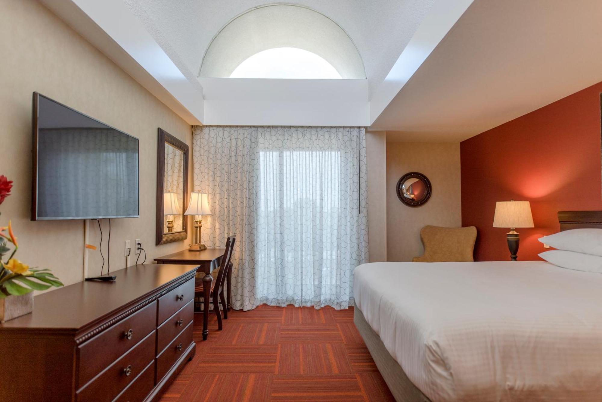 Howard Johnson By Wyndham & Water Playground Hotel 3*
