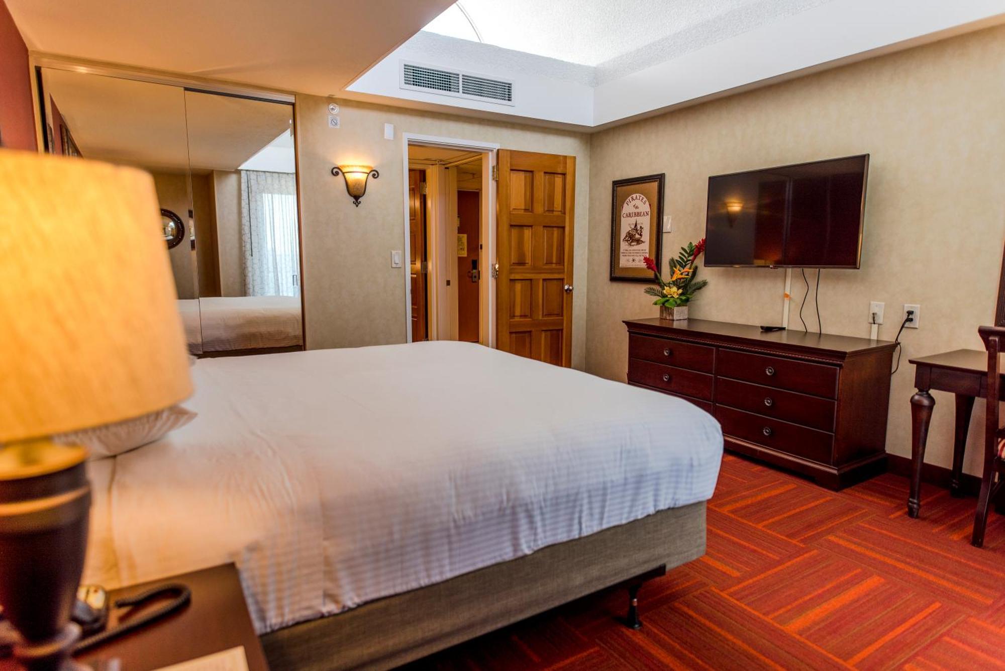 Howard Johnson By Wyndham & Water Playground Hotel