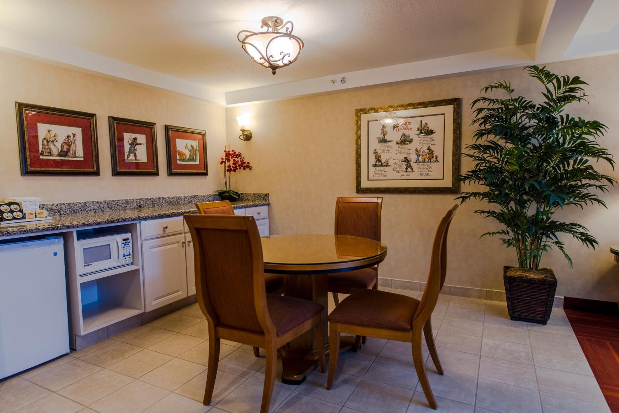 Howard Johnson By Wyndham & Water Playground Anaheim
