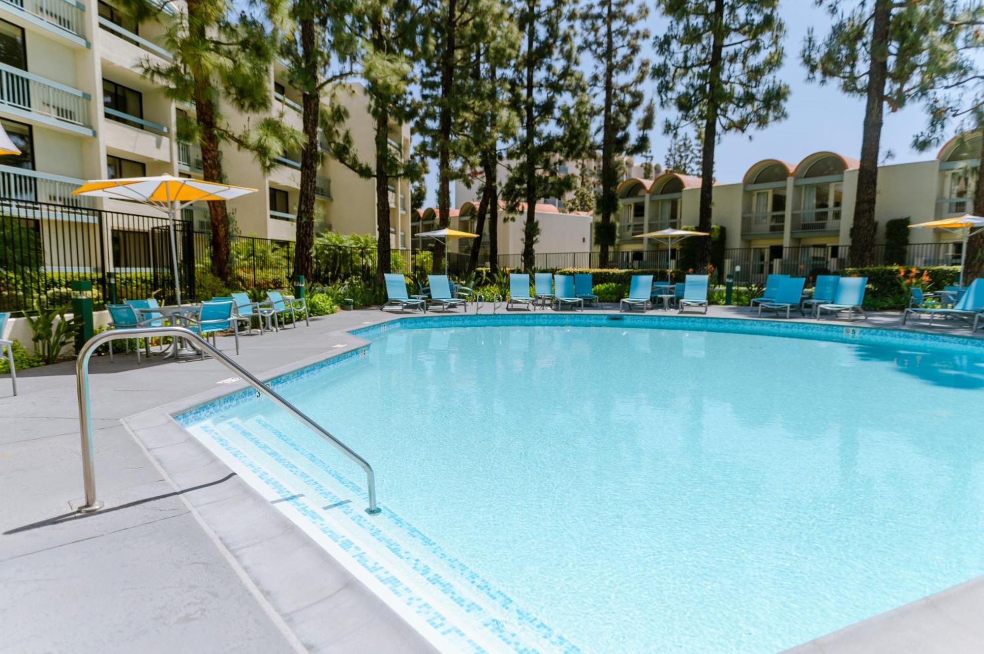 Howard Johnson By Wyndham & Water Playground Anaheim