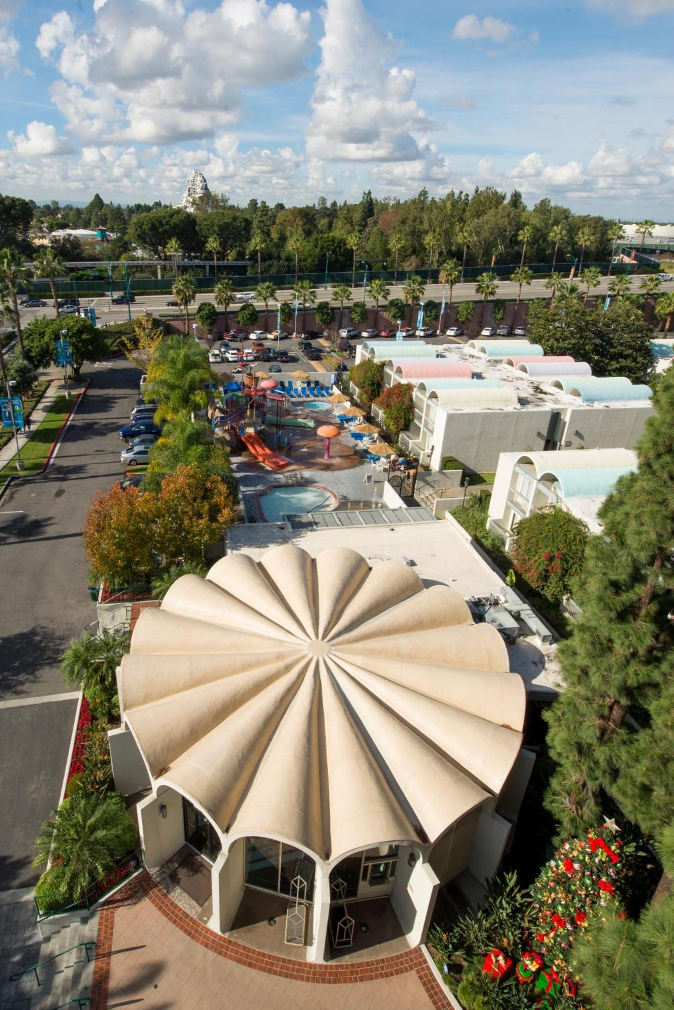 Hotel Howard Johnson By Wyndham & Water Playground Anaheim