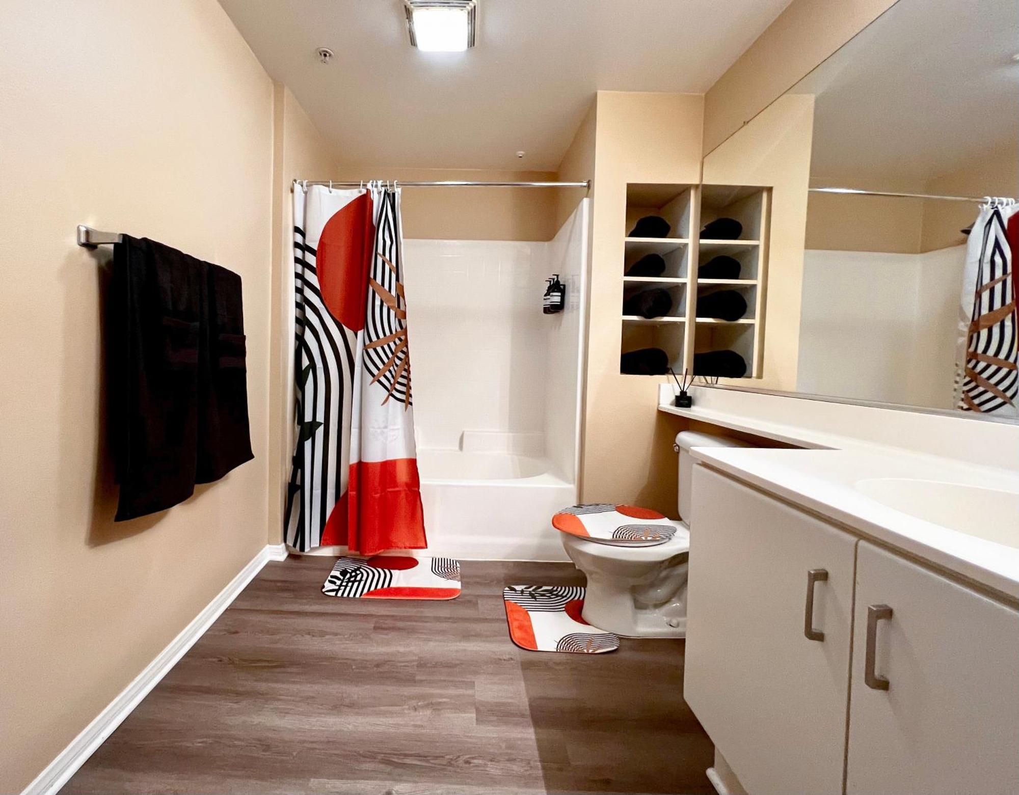 Apartment Spacious Two Bedroom Near Disneyland
