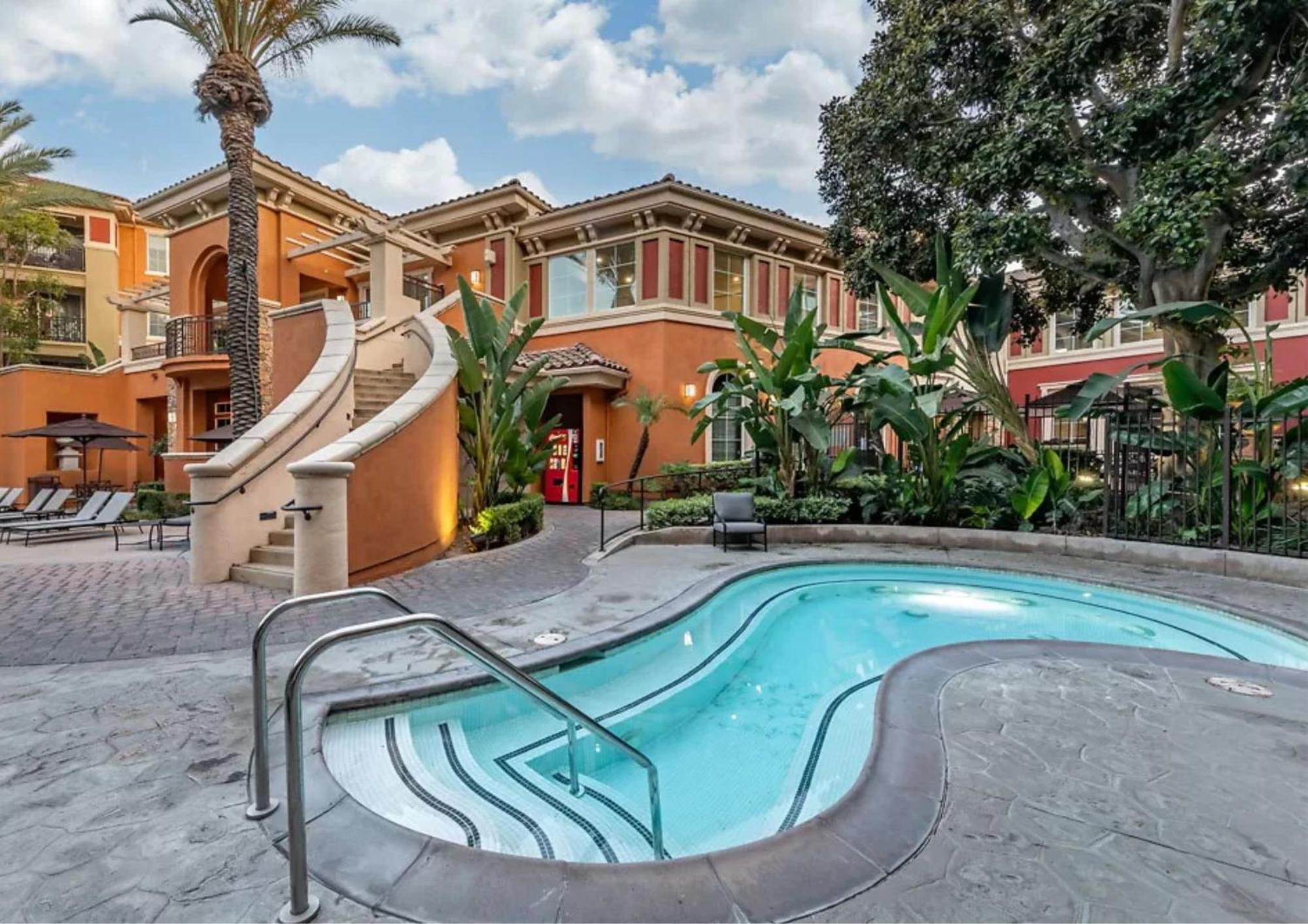 Apartment Spacious Two Bedroom Near Disneyland Anaheim