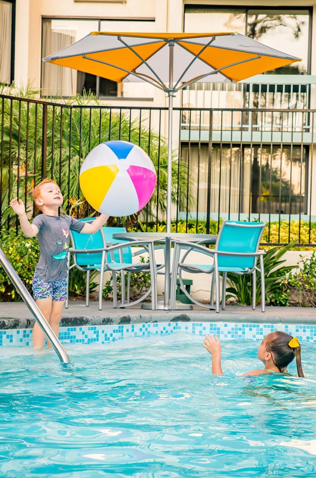 Hotel Howard Johnson By Wyndham & Water Playground Anaheim