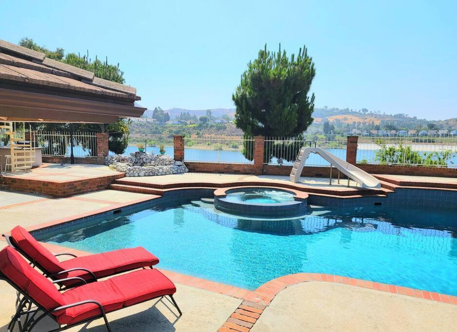 Holiday home Stunning Panoramic Waterfront Pool Escape *