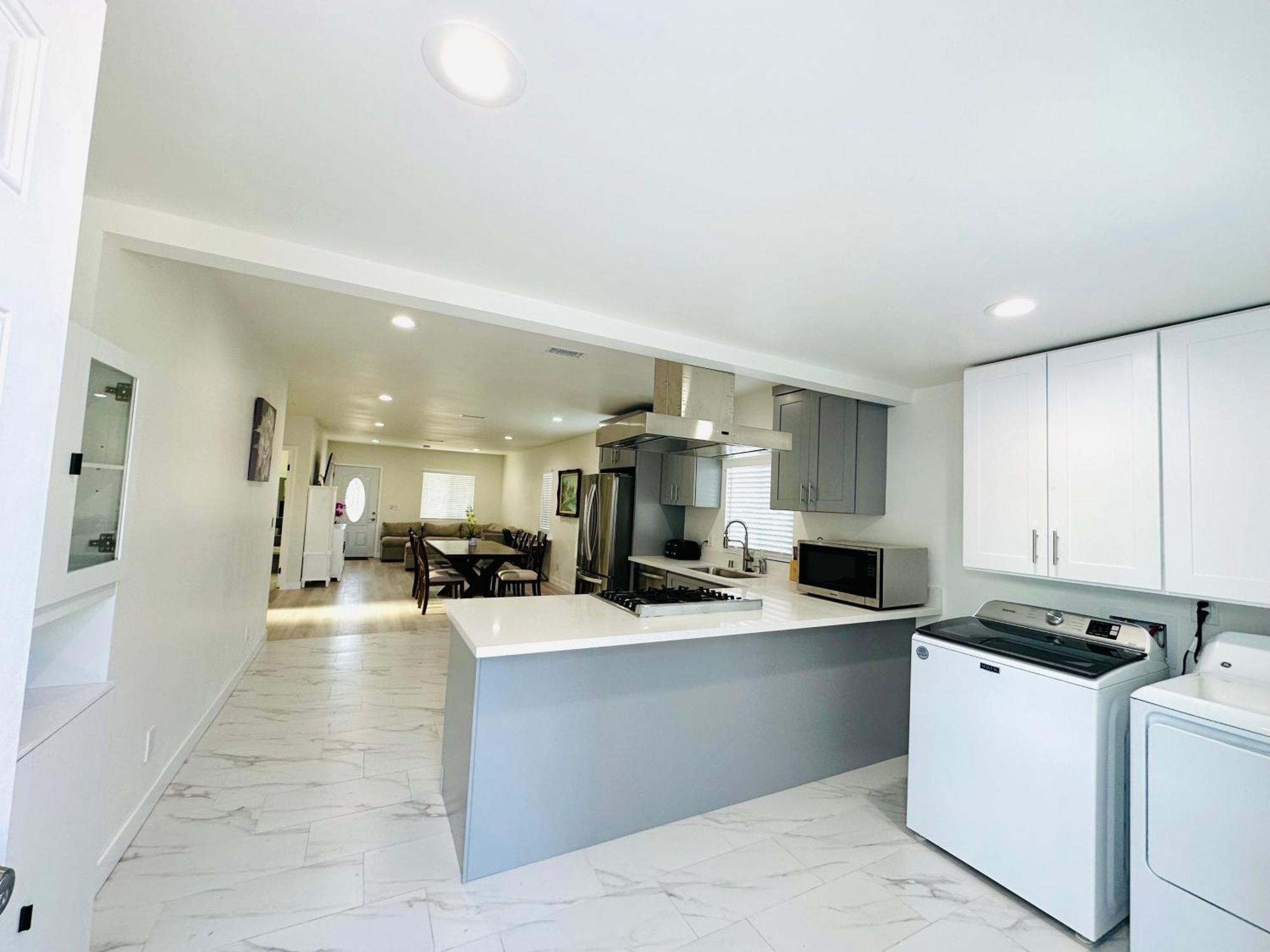 New Spacious House In Near Disneyland-knott In Without Backyard In The Same Lot Of 3 Separate Holiday home Anaheim
