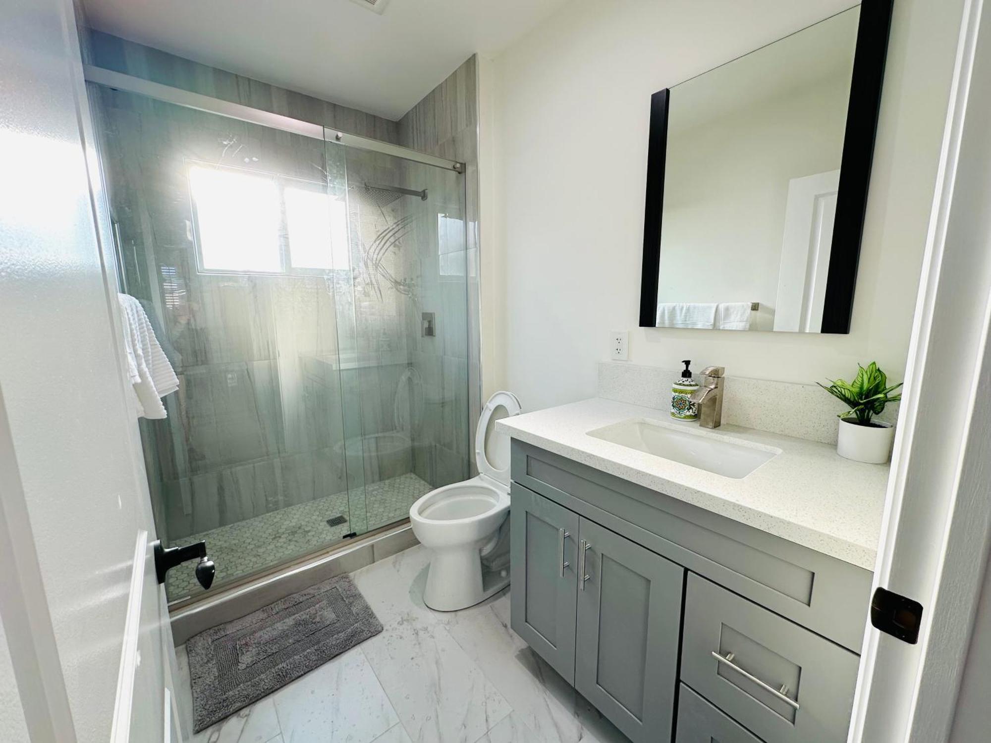 New Spacious House In Near Disneyland-knott In Without Backyard In The Same Lot Of 3 Separate Anaheim
