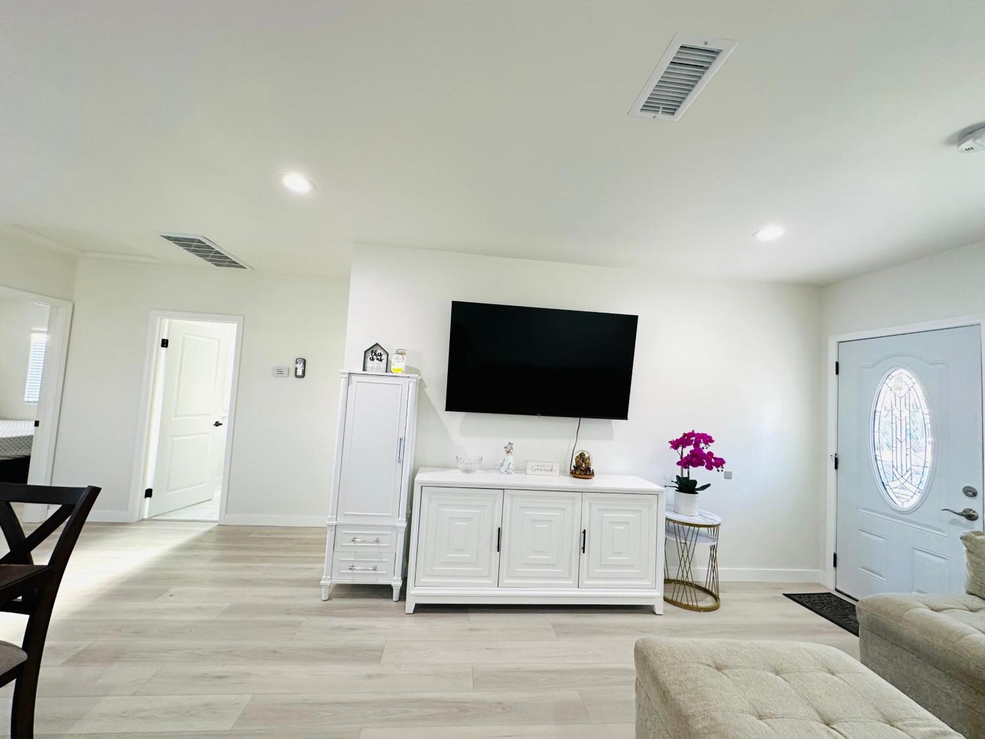 Holiday home New Spacious House In Near Disneyland-knott In Without Backyard In The Same Lot Of 3 Separate Anaheim