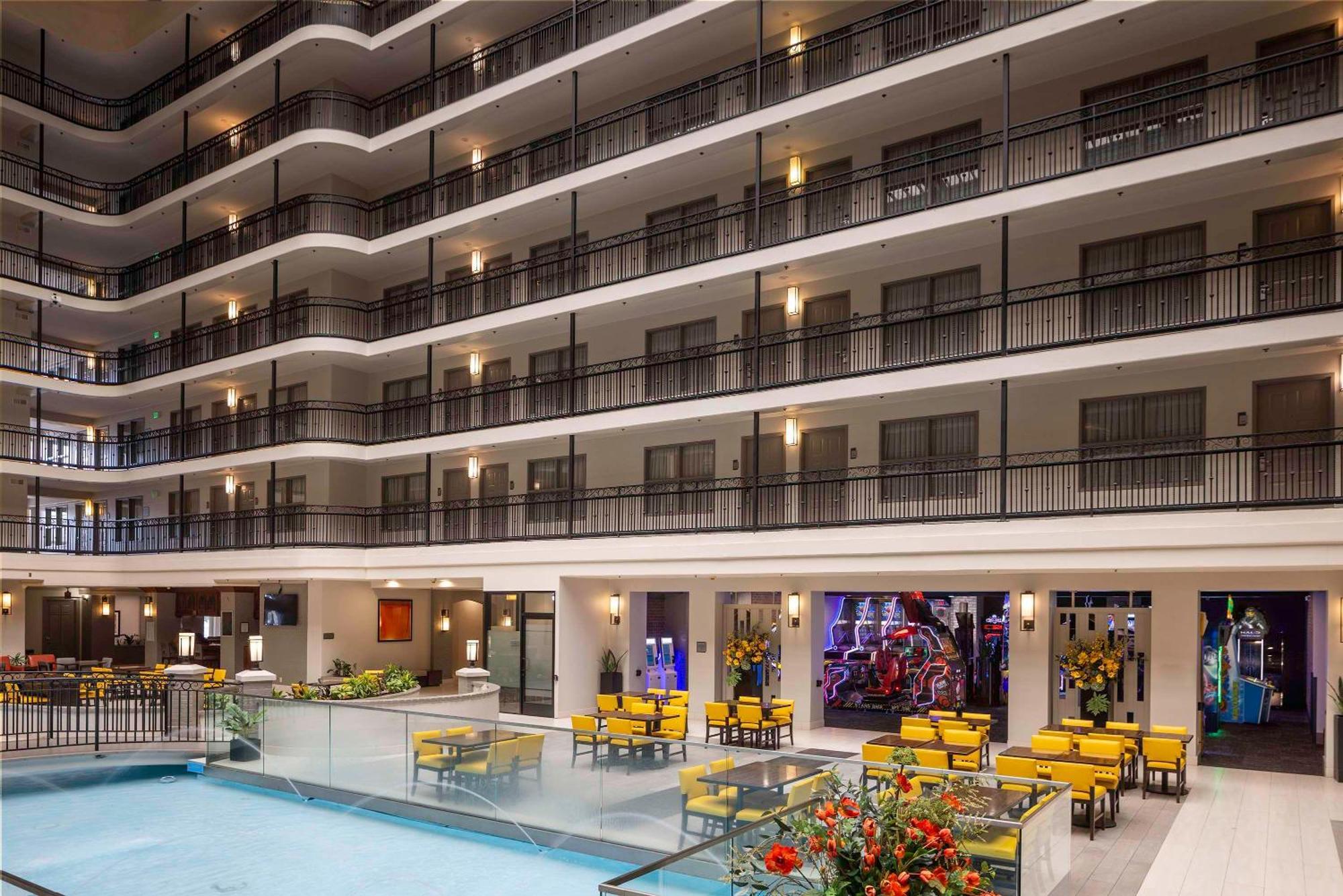 Hotel Embassy By Hilton North