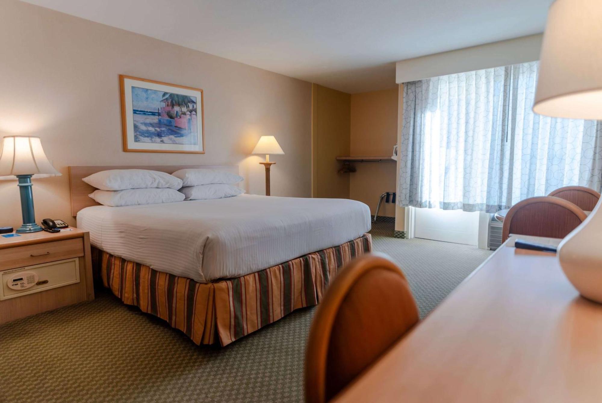 Howard Johnson By Wyndham & Water Playground Anaheim