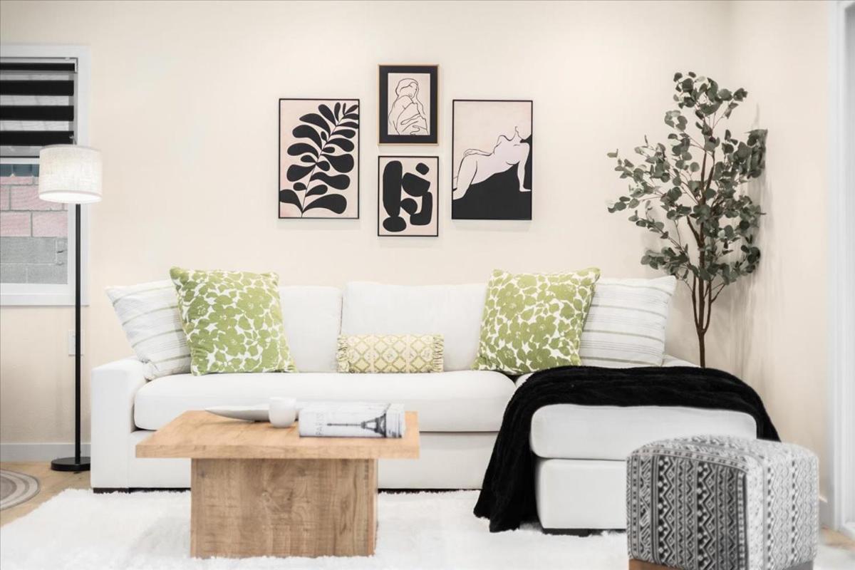 Luxurious Newly Remodeled 4 Bedroom With Large Backyard Near Disneyland * Anaheim