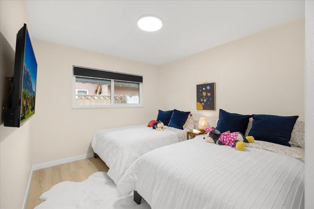 Holiday home Luxurious Newly Remodeled 4 Bedroom With Large Backyard Near Disneyland