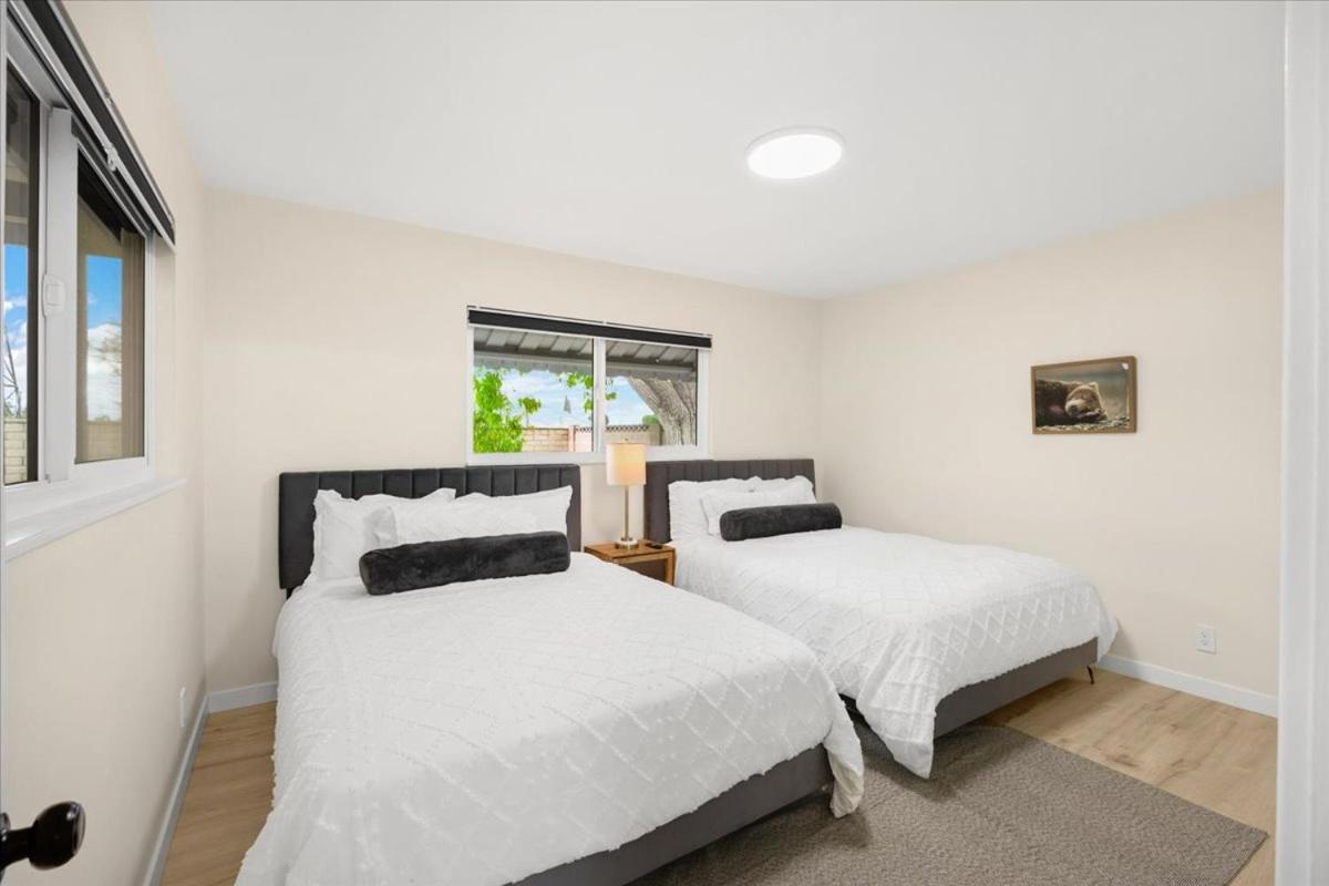 Holiday home Luxurious Newly Remodeled 4 Bedroom With Large Backyard Near Disneyland *