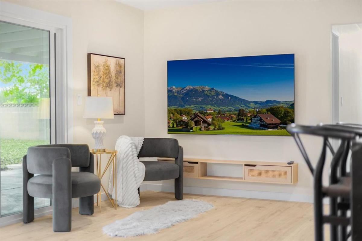 Luxurious Newly Remodeled 4 Bedroom With Large Backyard Near Disneyland Anaheim