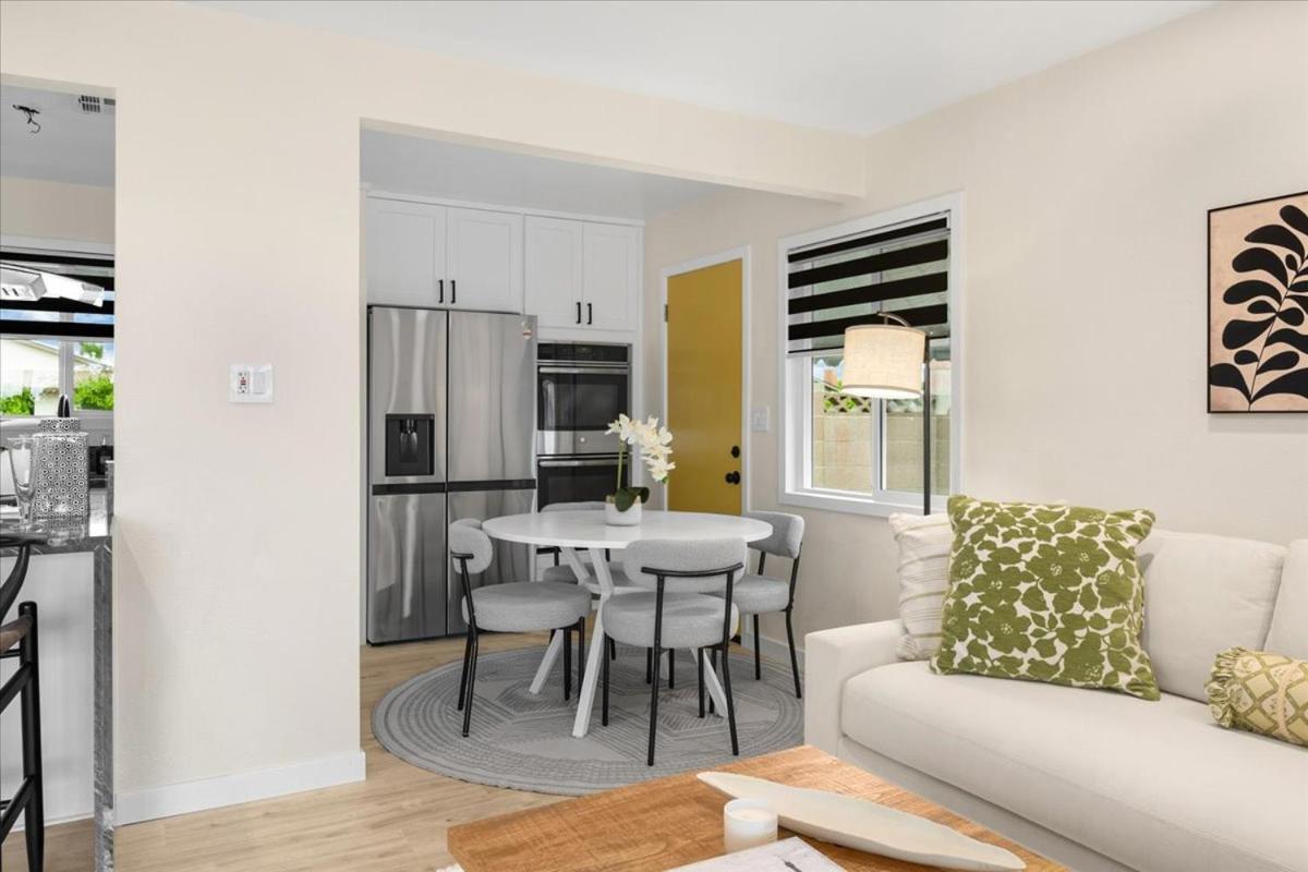 Holiday home Luxurious Newly Remodeled 4 Bedroom With Large Backyard Near Disneyland *