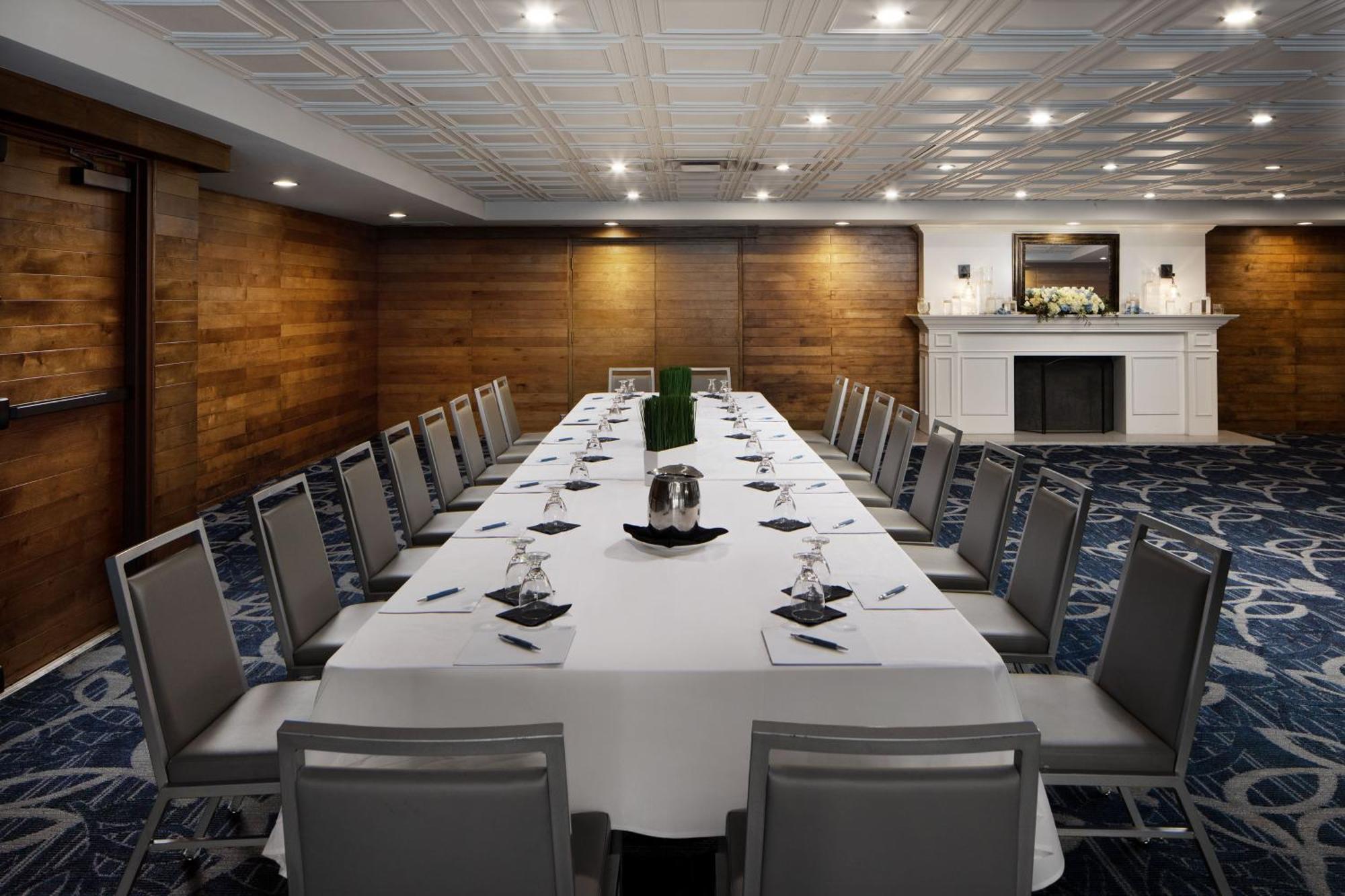 Four Points By Sheraton Hotel 4*
