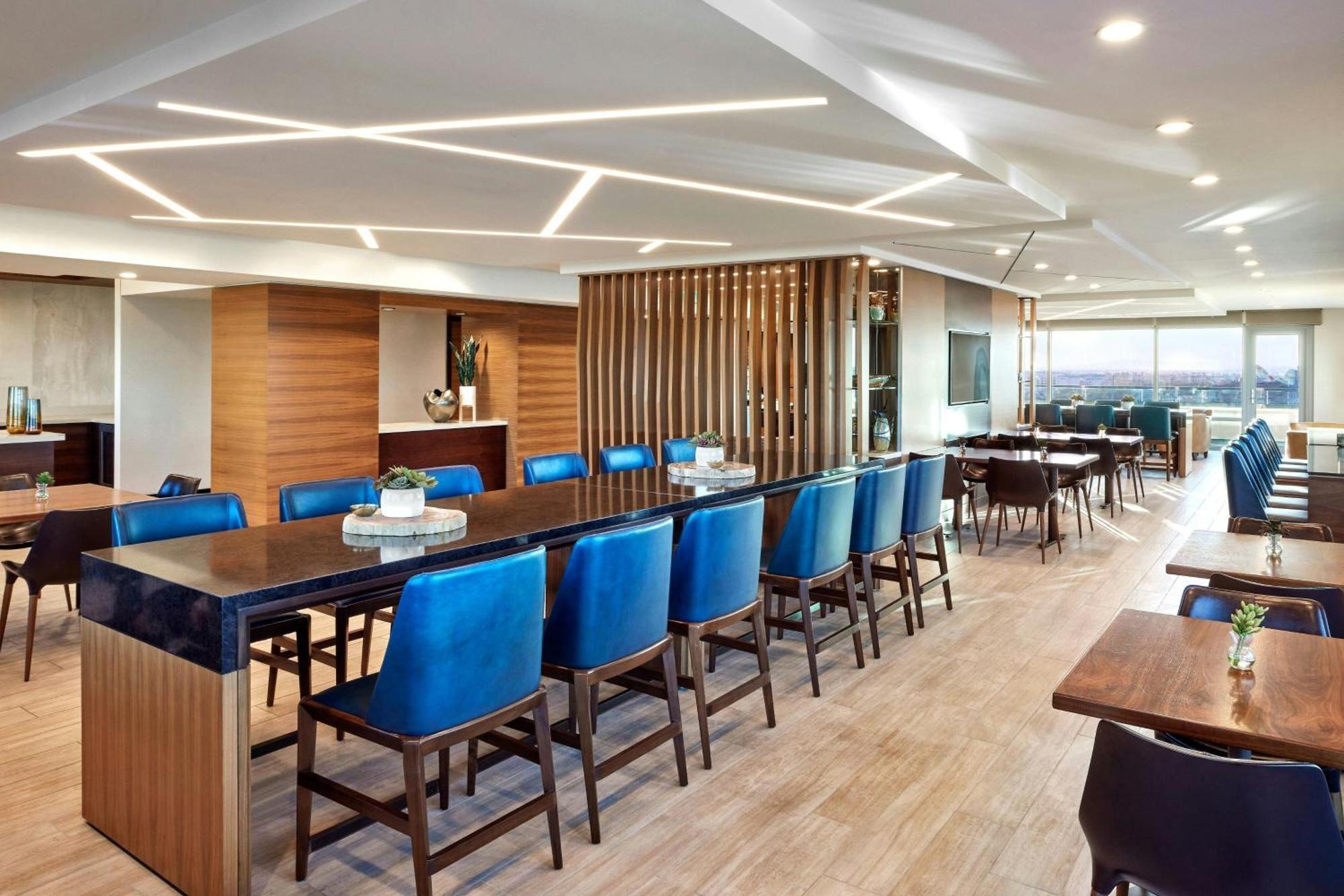 Jw Marriott, Hotel