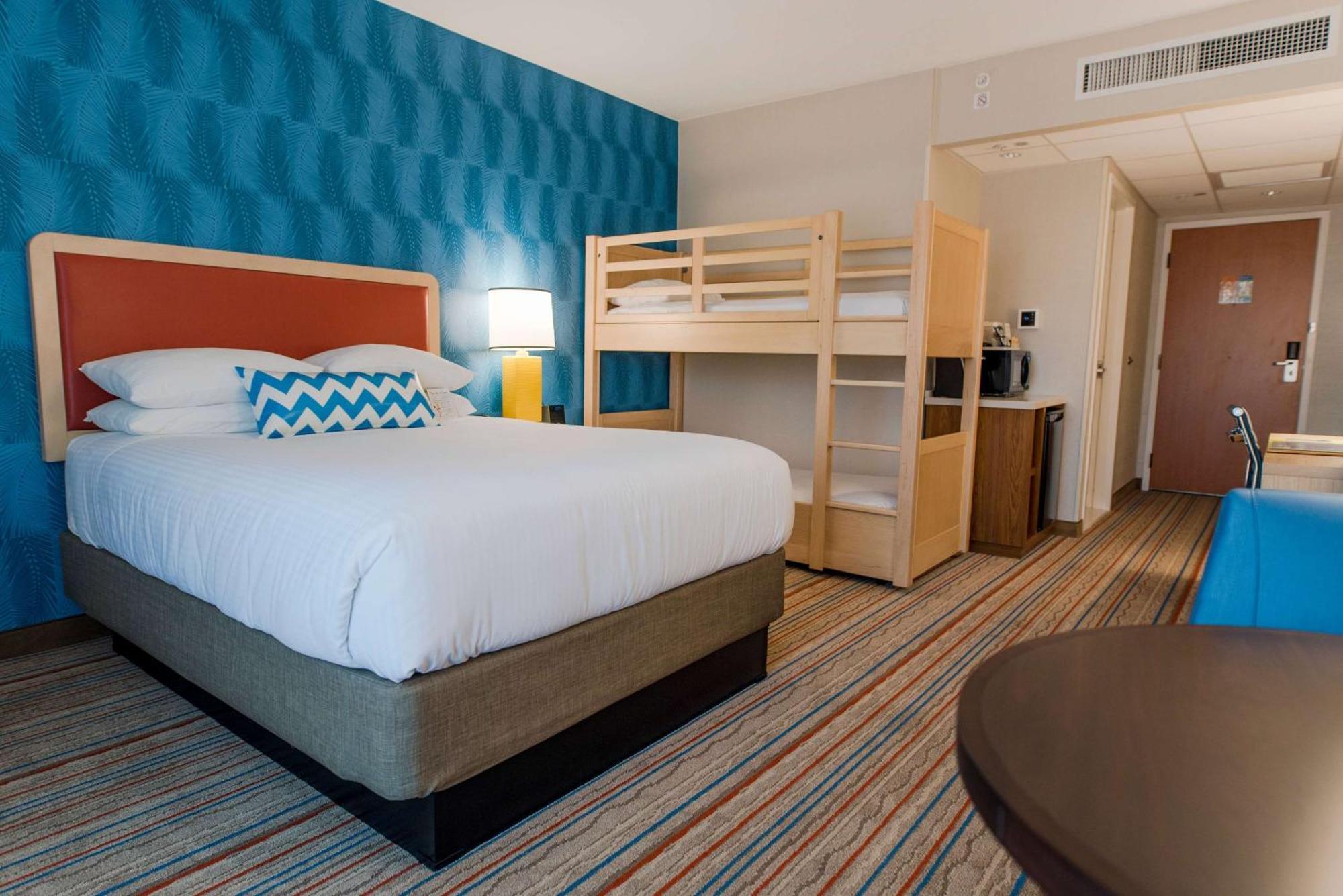 Howard Johnson By Wyndham & Water Playground Hotel