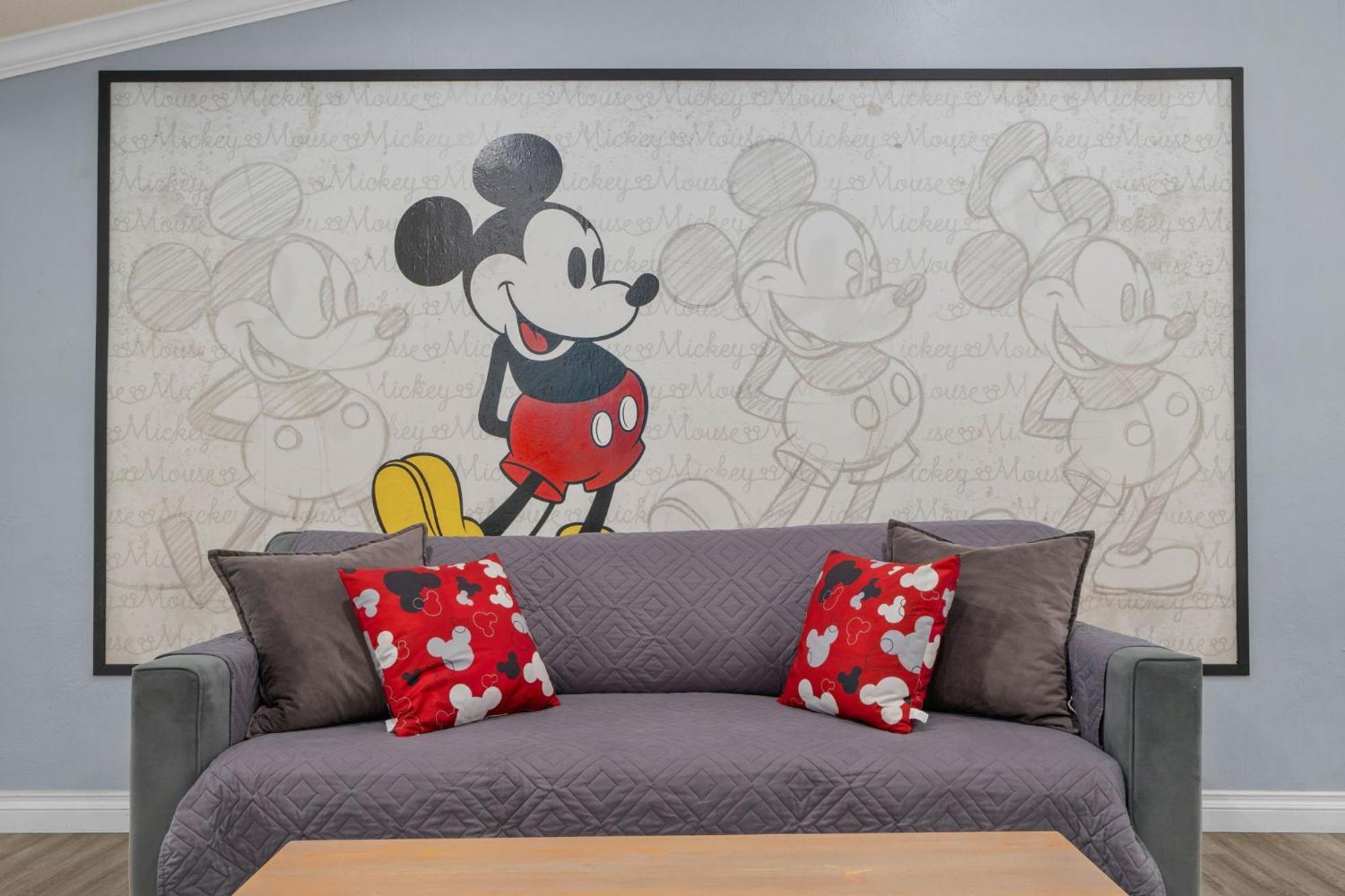 Mickeys House - Heated Pool, Slide, Golf, Karaoke And Anaheim