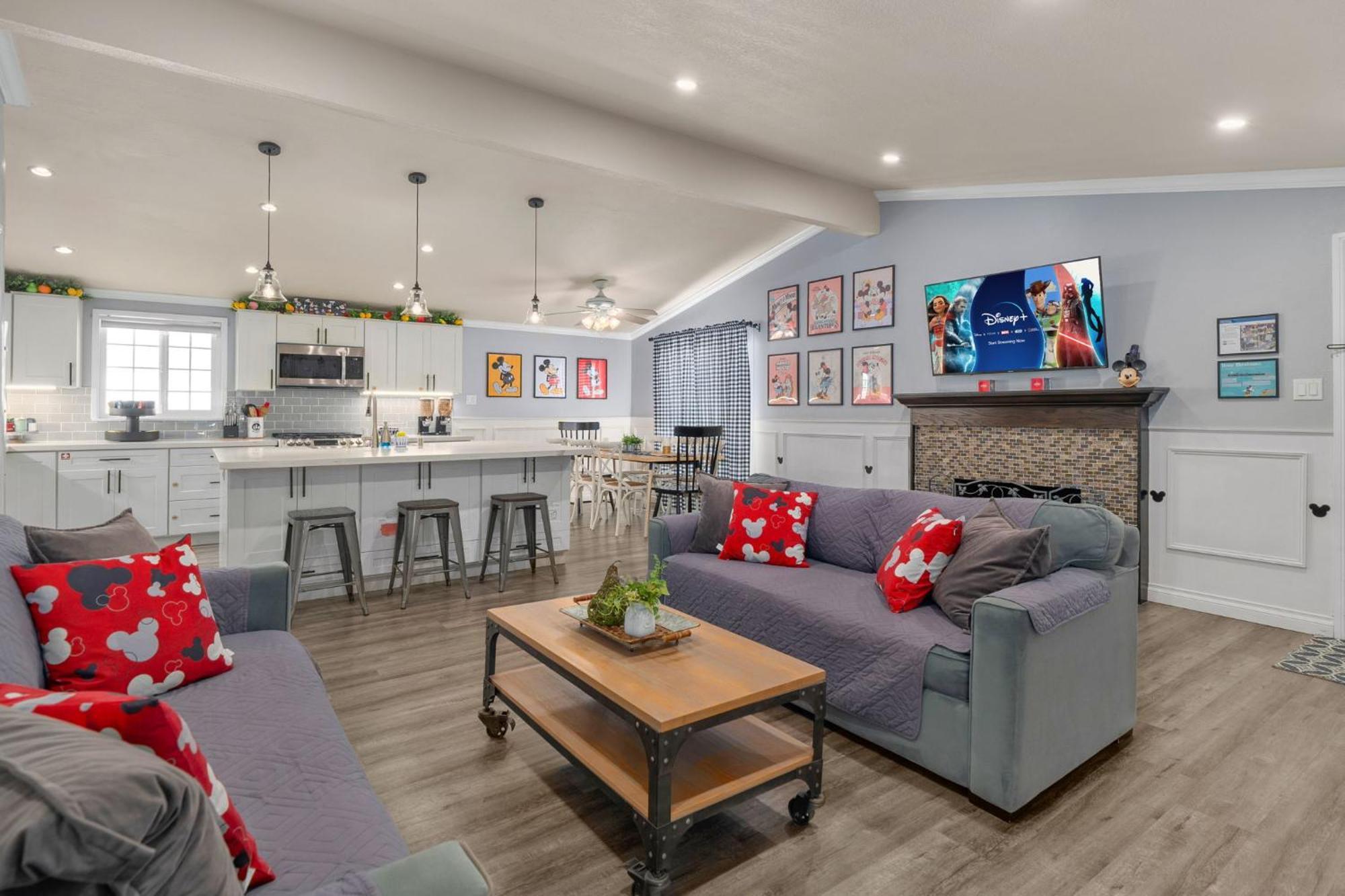 Mickeys House - Heated Pool, Slide, Golf, Karaoke And * Anaheim