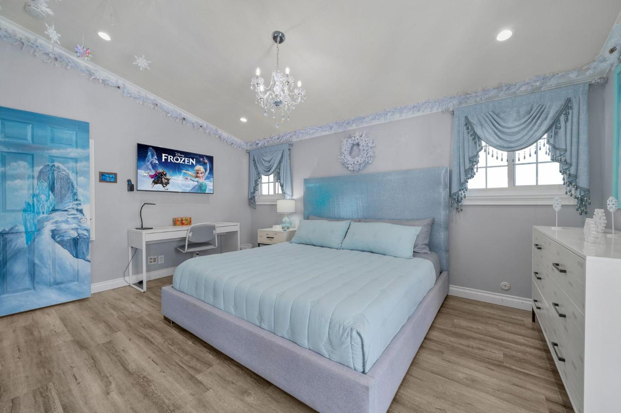 Mickeys House - Heated Pool, Slide, Golf, Karaoke And Anaheim