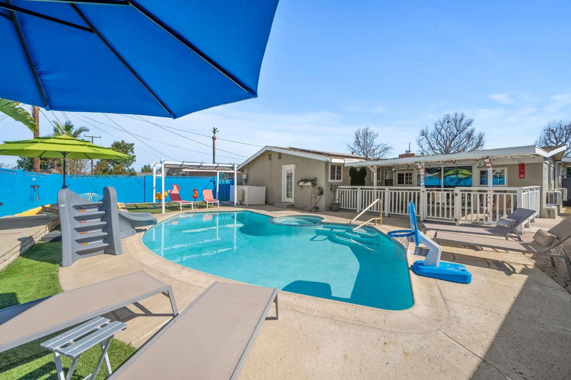 Mickeys House - Heated Pool, Slide, Golf, Karaoke And Villa Anaheim