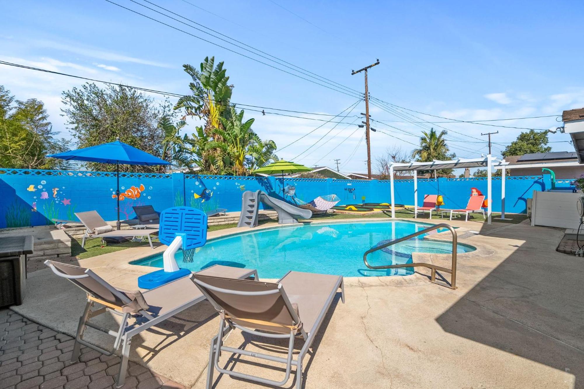 Mickeys House - Heated Pool, Slide, Golf, Karaoke And Villa *