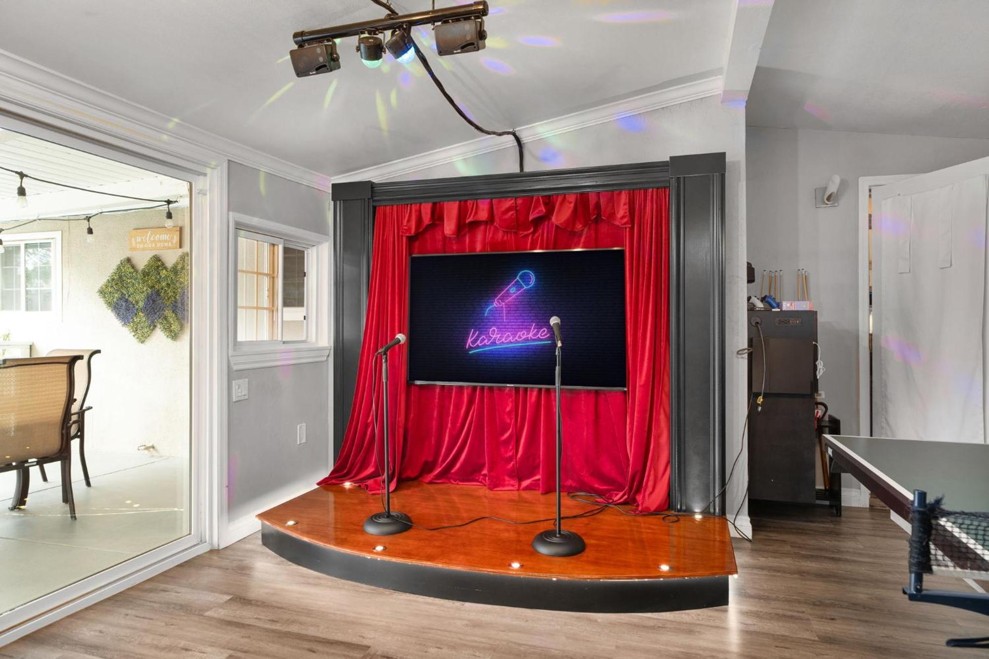 Villa Mickeys House - Heated Pool, Slide, Golf, Karaoke And Anaheim