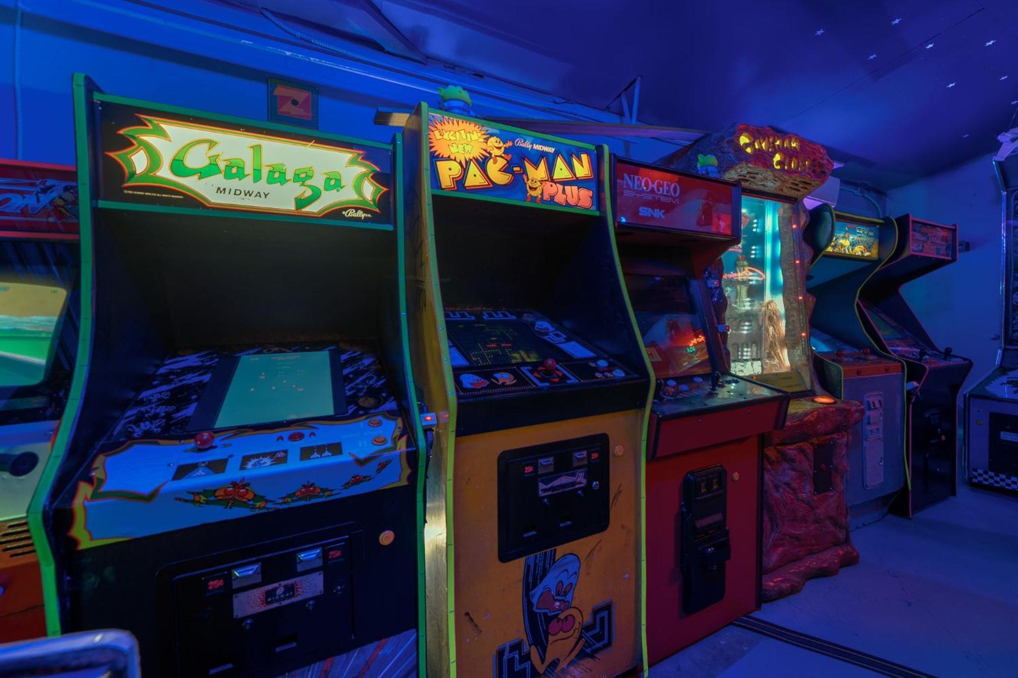 Mickeys House - Heated Pool, Slide, Golf, Karaoke And Anaheim