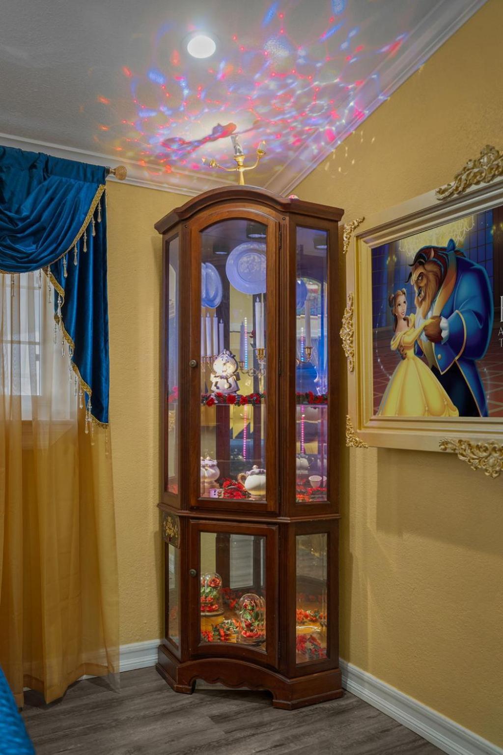 Villa Mickeys House - Heated Pool, Slide, Golf, Karaoke And Anaheim