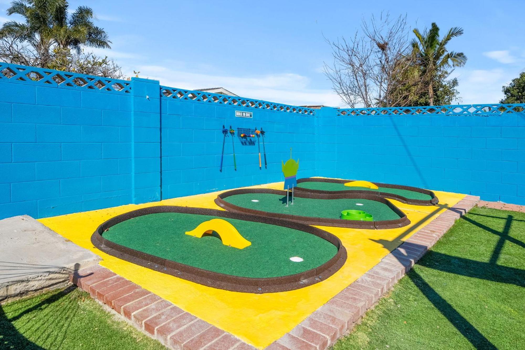 Mickeys House - Heated Pool, Slide, Golf, Karaoke And Villa Anaheim