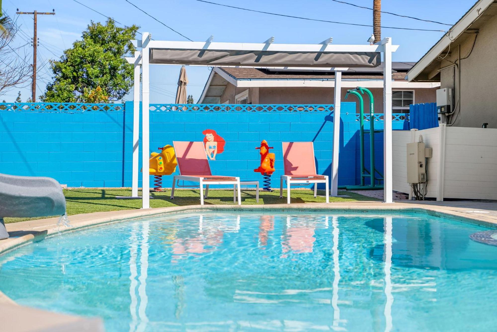Mickeys House - Heated Pool, Slide, Golf, Karaoke And Villa *