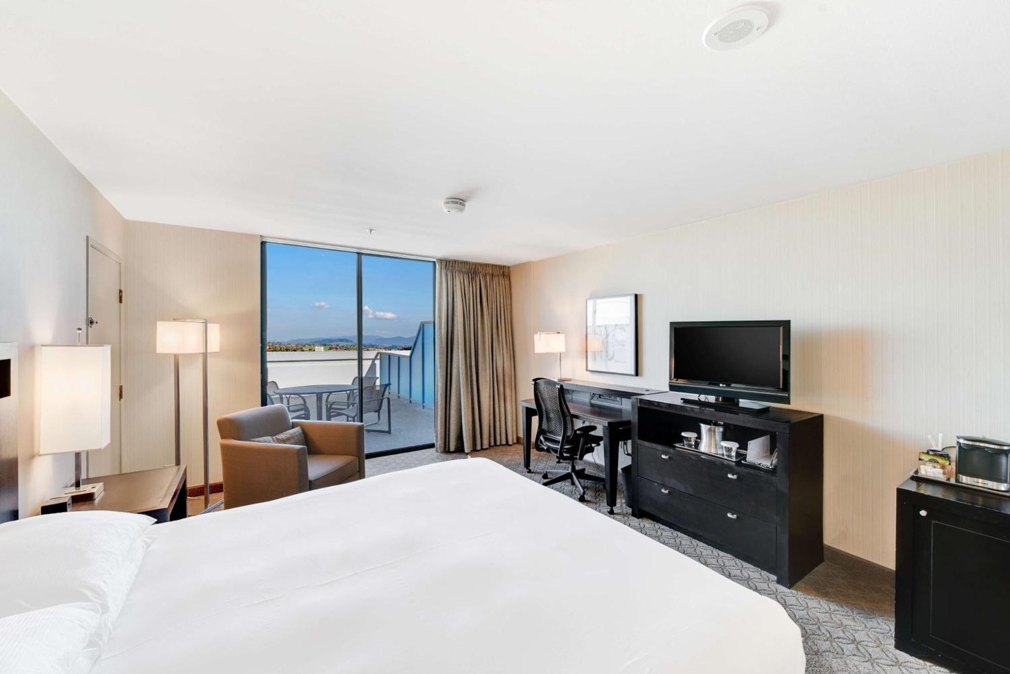 Hilton Hotel 3*