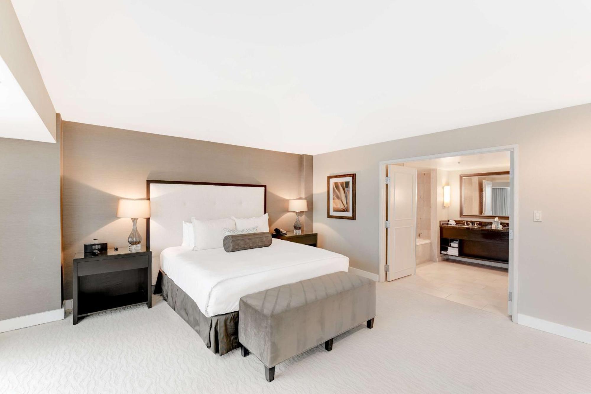 Hilton Hotel 3*