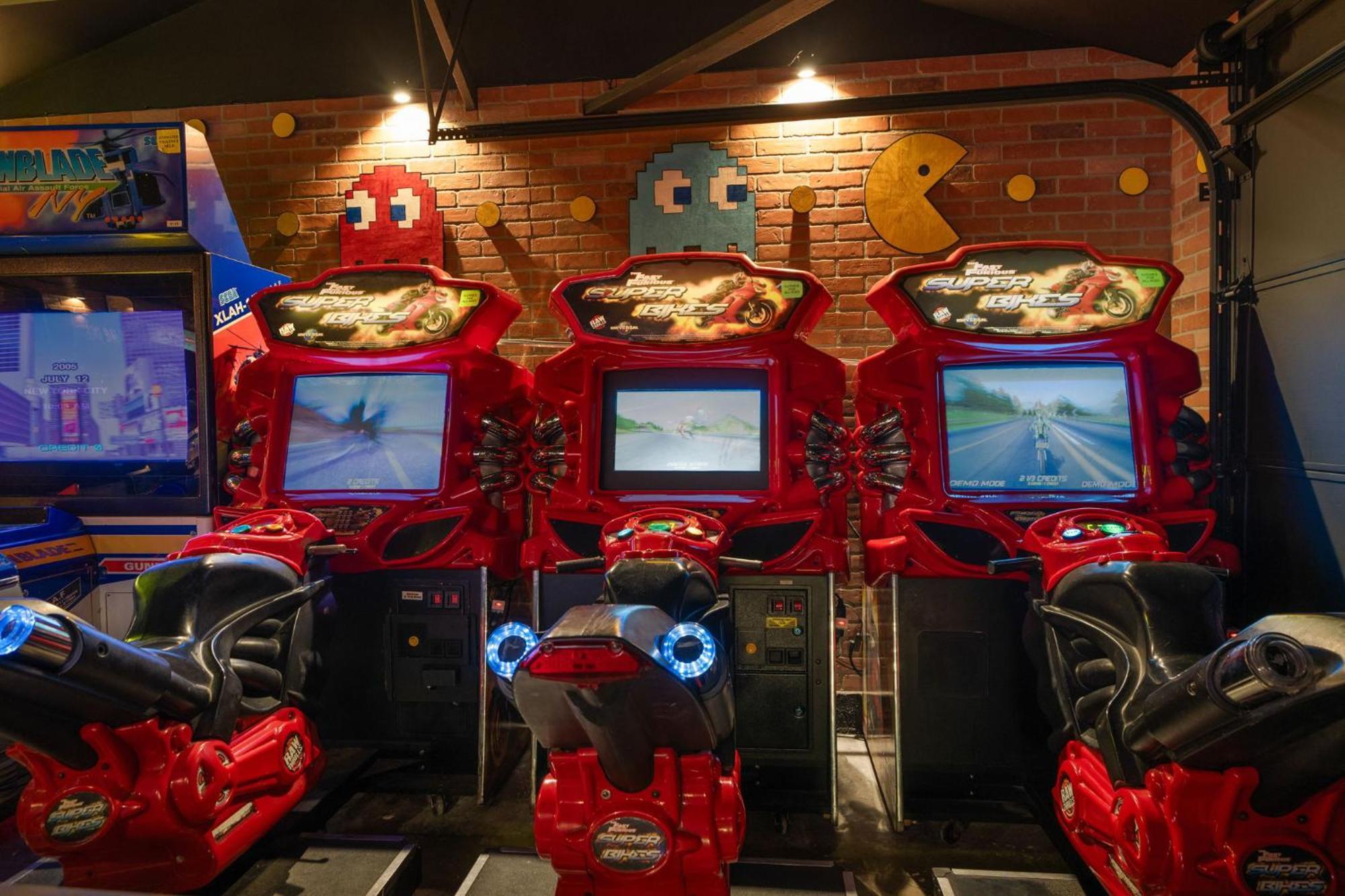Princess Palace - Arcade, Pool, Play, Golf, & More! Anaheim