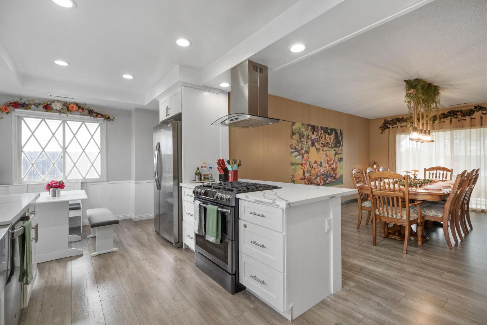 Princess Palace - Arcade, Pool, Play, Golf, & More! Villa Anaheim